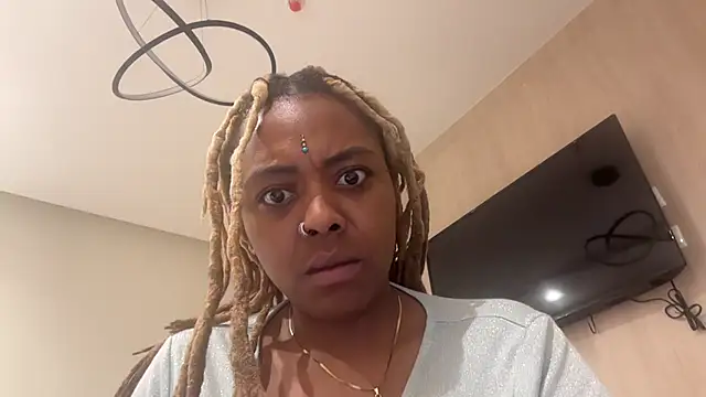 Snapshot of ChocolateCakeQueen chatting on 01.17.25 ChocolateCakeQueen online show from 01.17.25