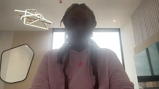 Snapshot of ChocolateCakeQueen chatting on 01.17.25 ChocolateCakeQueen online show from 01.17.25