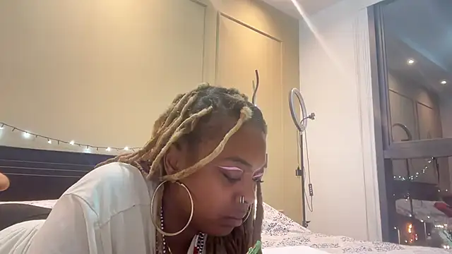 Snapshot of ChocolateCakeQueen chatting on 01.18.25 ChocolateCakeQueen online show from 01.18.25