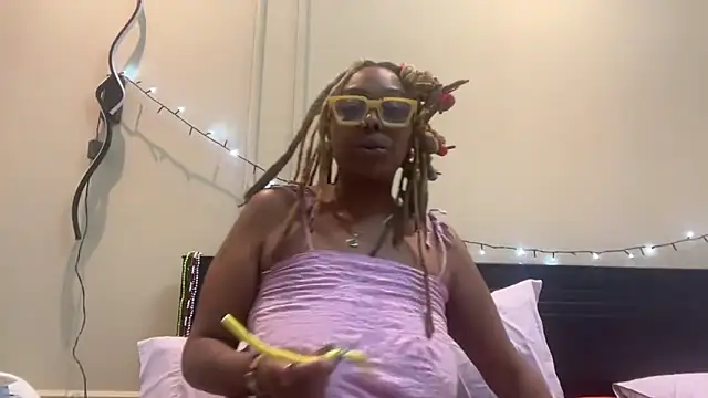 Snapshot of ChocolateCakeQueen chatting on 01.19.25 ChocolateCakeQueen online show from 01.19.25