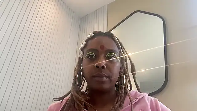 Snapshot of ChocolateCakeQueen chatting on 01.19.25 ChocolateCakeQueen online show from 01.19.25