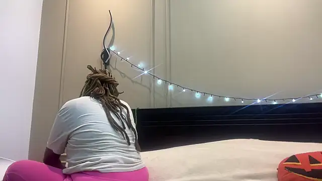 Snapshot of ChocolateCakeQueen chatting on 01.24.25 ChocolateCakeQueen online show from 01.24.25