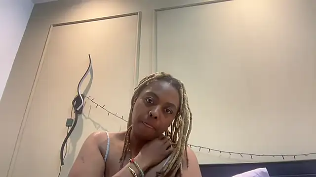 Snapshot of ChocolateCakeQueen chatting on 01.26.25 ChocolateCakeQueen online show from 01.26.25