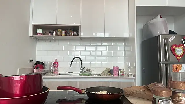 Snapshot of ChocolateCakeQueen chatting on 01.28.25 ChocolateCakeQueen online show from 01.28.25