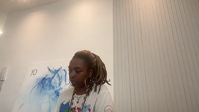 Snapshot of ChocolateCakeQueen chatting on 01.28.25 ChocolateCakeQueen online show from 01.28.25