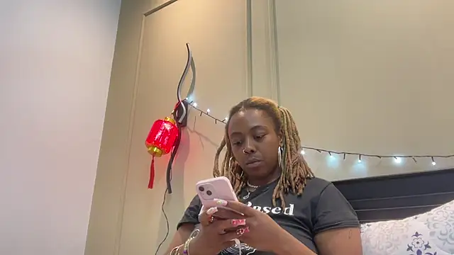 Snapshot of ChocolateCakeQueen chatting on 02.03.25 ChocolateCakeQueen online show from 02.03.25