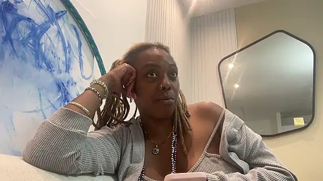 Snapshot of ChocolateCakeQueen chatting on 02.06.25 ChocolateCakeQueen online show from 02.06.25