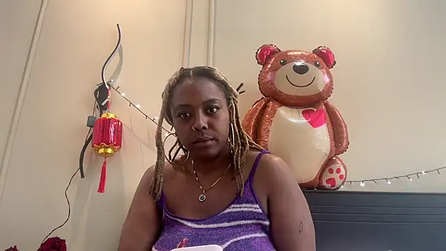 Snapshot of ChocolateCakeQueen chatting on 02.14.25 ChocolateCakeQueen online show from 02.14.25