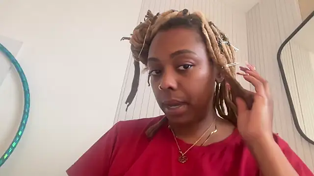 Snapshot of ChocolateCakeQueen chatting on 02.17.25 ChocolateCakeQueen online show from 02.17.25