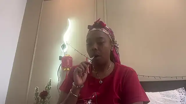 Snapshot of ChocolateCakeQueen chatting on 02.18.25 ChocolateCakeQueen online show from 02.18.25