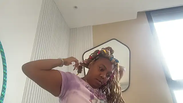 Snapshot of ChocolateCakeQueen chatting on 02.24.25 ChocolateCakeQueen online show from 02.24.25