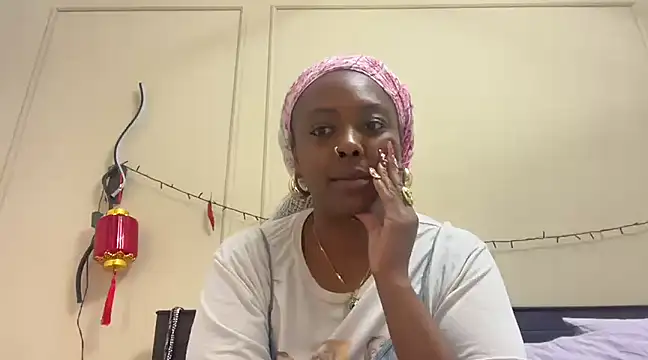 Snapshot of ChocolateCakeQueen chatting on 02.28.25 ChocolateCakeQueen online show from 02.28.25