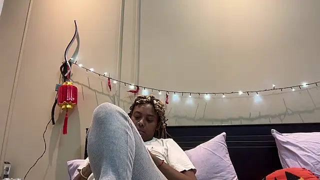 Snapshot of ChocolateCakeQueen chatting on 03.09.25 ChocolateCakeQueen online show from 03.09.25