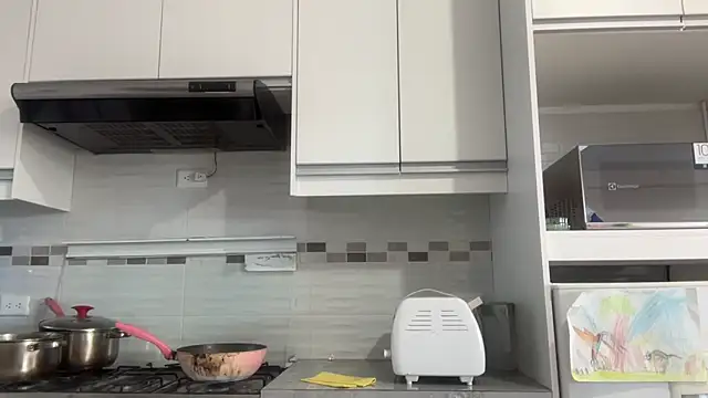 Snapshot of ChocolateCakeQueen chatting on 09.11.25 ChocolateCakeQueen online show from 09.11.25