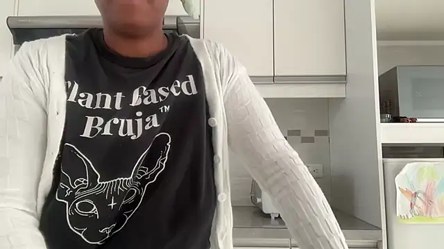 Snapshot of ChocolateCakeQueen chatting on 09.12.25 ChocolateCakeQueen online show from 09.12.25