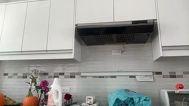 Snapshot of ChocolateCakeQueen chatting on 10.16.25 ChocolateCakeQueen online show from 10.16.25