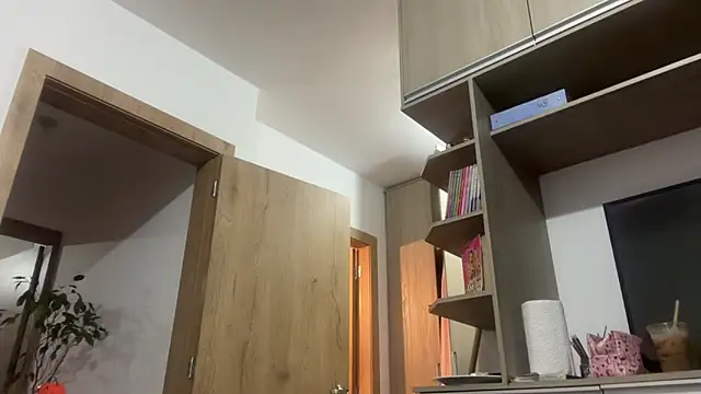 Snapshot of ChocolateCakeQueen chatting on 10.20.25 ChocolateCakeQueen online show from 10.20.25