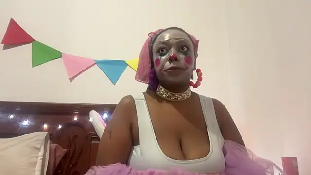 Snapshot of ChocolateCakeQueen chatting on 11.01.25 ChocolateCakeQueen online show from 11.01.25