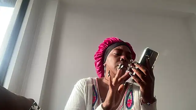 ChocolateCakeQueen online show from 11.10.25