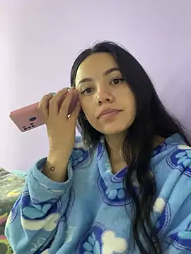 Snapshot of hannahb-e chatting on 01.22.25 hannahb-e online show from 01.22.25