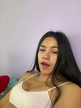 Snapshot of hannahb-e chatting on 01.25.25 hannahb-e online show from 01.25.25