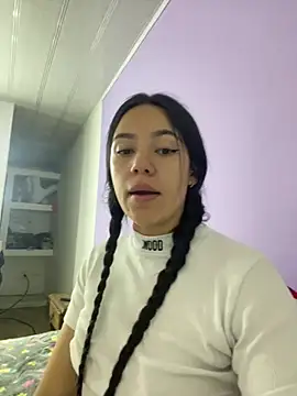 Snapshot of hannahb-e chatting on 01.27.25 hannahb-e online show from 01.27.25