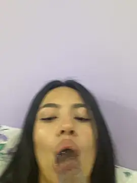 Snapshot of hannahb-e chatting on 02.01.25 hannahb-e online show from 02.01.25