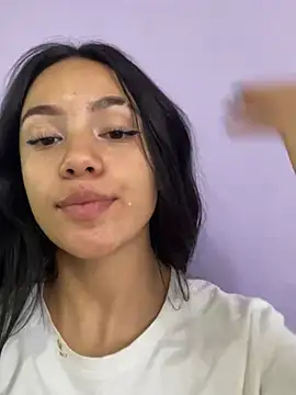 Snapshot of hannahb-e chatting on 02.17.25 hannahb-e online show from 02.17.25