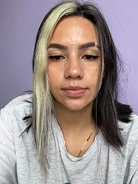 Snapshot of hannahb-e chatting on 03.18.25 hannahb-e online show from 03.18.25