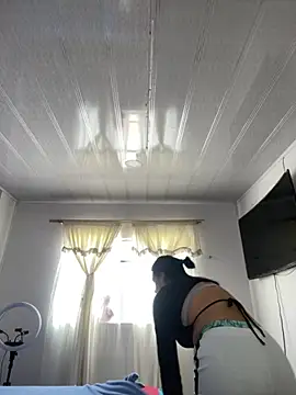 hannahb-e online show from 10.24.25