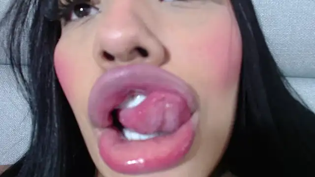 emily brontee  online show from 12.02.24