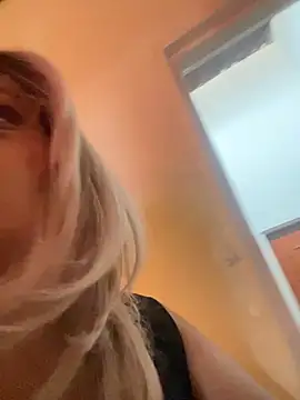 Snapshot of _samara chatting on 09.20.25 samara online show from 09.20.25