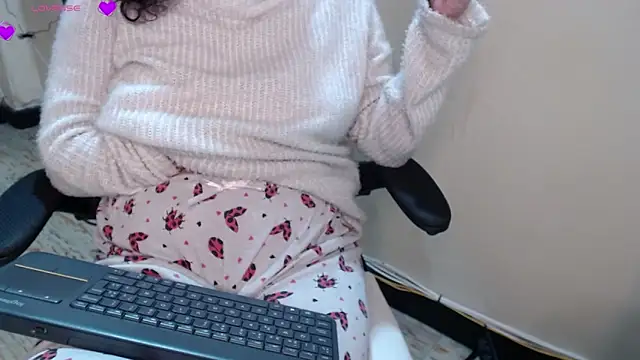 Snapshot of _samara chatting on 11.08.25 samara online show from 11.08.25