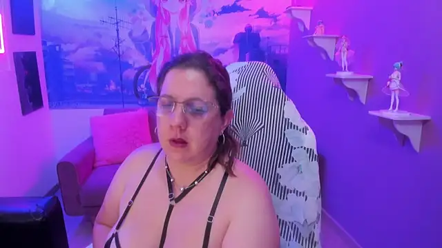 katie joness  online show from 12.06.24