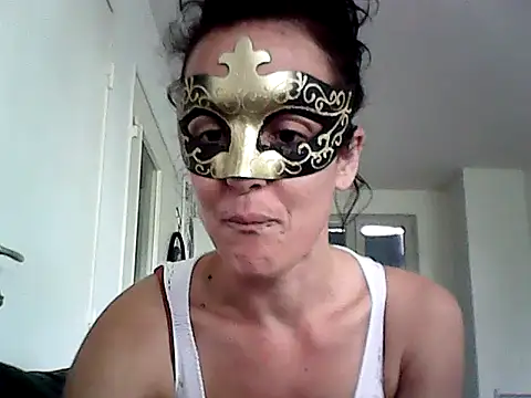 Snapshot of Masquegirlmysterious chatting on 10.14.25 Masquegirlmysterious online show from 10.14.25