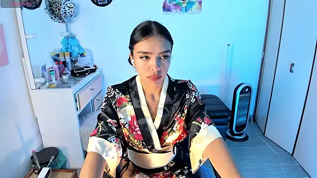 Snapshot of Michelle_se chatting on 09.11.25 Michelle se online show from 09.11.25