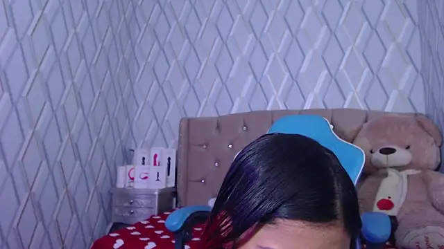NicolleTaylor online show from 01.12.25
