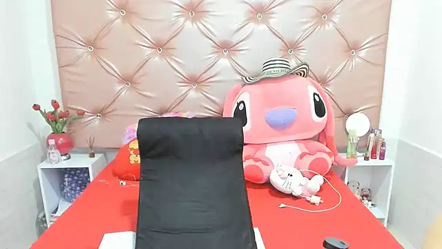 KatiaMoore online show from 05.17.26