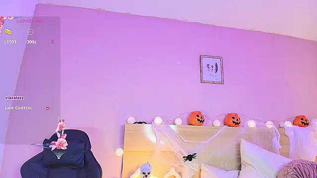 Snapshot of Keidancee chatting on 10.03.25 Keidancee online show from 10.03.25