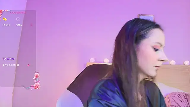 Snapshot of Keidancee chatting on 10.04.25 Keidancee online show from 10.04.25