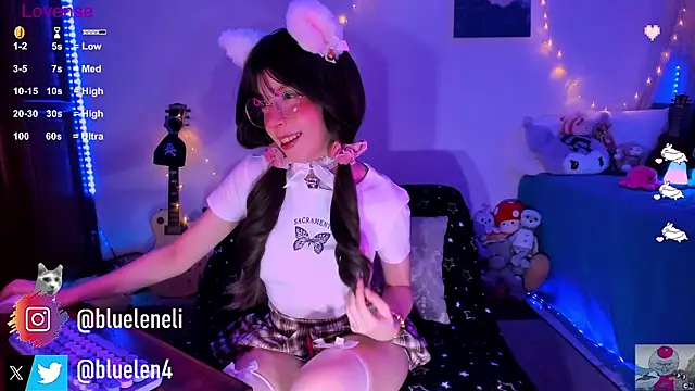 Snapshot of bluelen chatting on 01.29.25 bluelen online show from 01.29.25