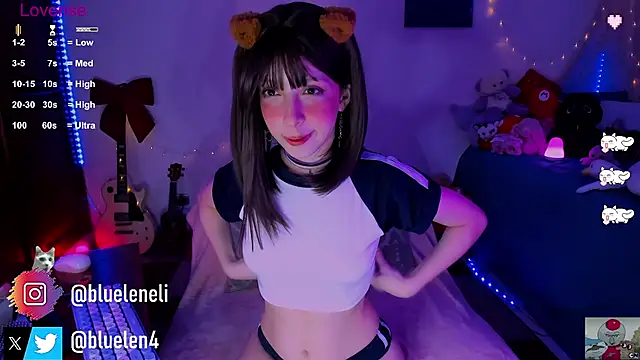 Snapshot of bluelen chatting on 02.22.25 bluelen online show from 02.22.25