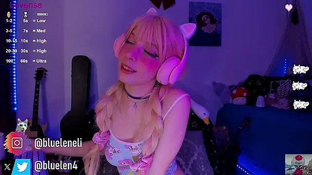 Snapshot of bluelen chatting on 03.06.25 bluelen online show from 03.06.25