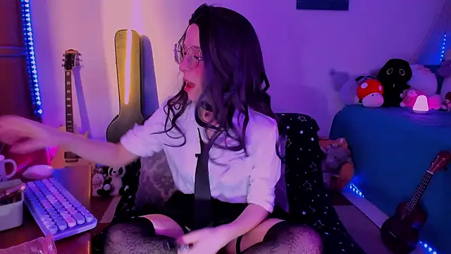 Snapshot of bluelen chatting on 03.07.25 bluelen online show from 03.07.25