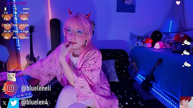 Snapshot of bluelen chatting on 03.14.25 bluelen online show from 03.14.25