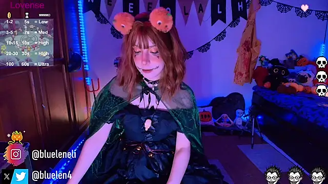 Snapshot of bluelen chatting on 10.31.25 bluelen online show from 10.31.25