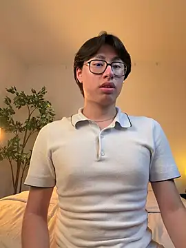 Snapshot of SrLuis18 chatting on 05.17.26 SrLuis18 online show from 05.17.26