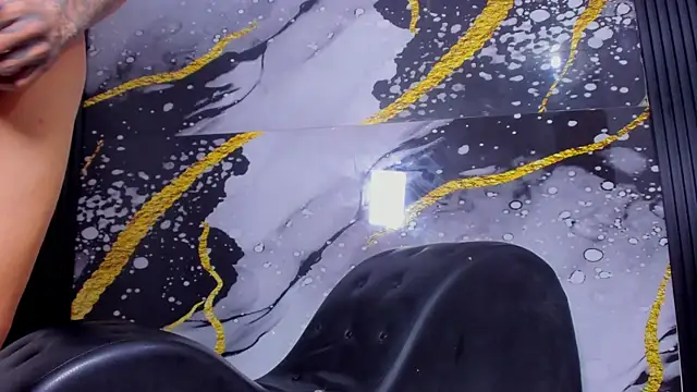 Snapshot of sweethot___ chatting on 10.06.25 sweethot online show from 10.06.25