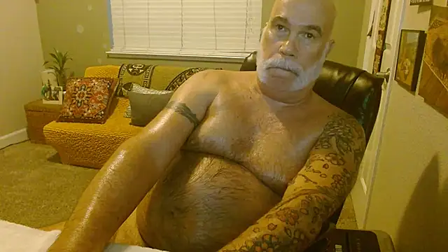 musclebearnips online show from 10.28.25