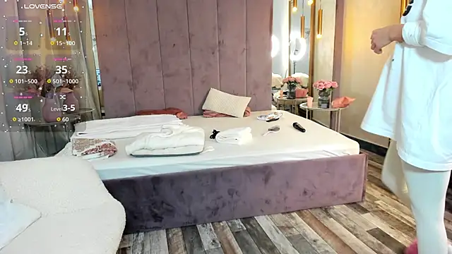 Selena Reeves online show from 12.18.25